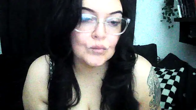 Snapshot of Miss_CurvesXXX chatting on February 11, 2026, 6:18 am Miss CurvesXXX online show from February 11, 2026, 6:18 am