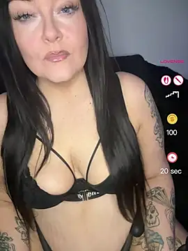 Snapshot of Miss_CurvesXXX chatting on May 19, 2026, 10:16 pm Miss CurvesXXX online show from May 19, 2026, 10:16 pm