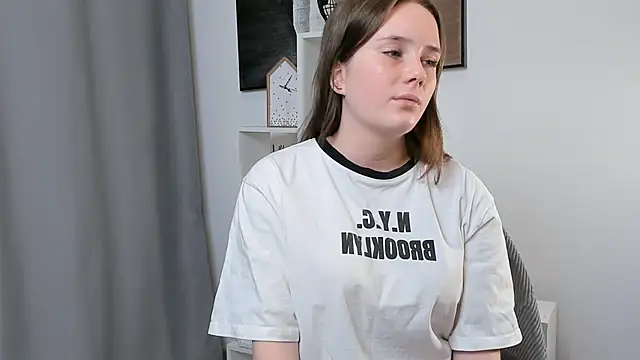 GenevieNyreen online show from January 12, 2026, 11:26 am