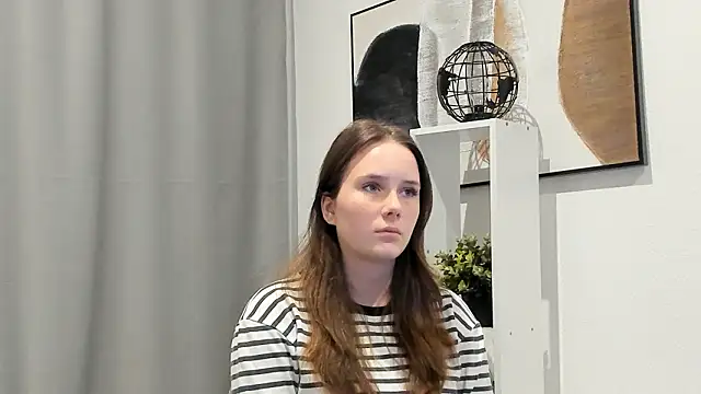 GenevieNyreen online show from January 15, 2026, 7:13 am