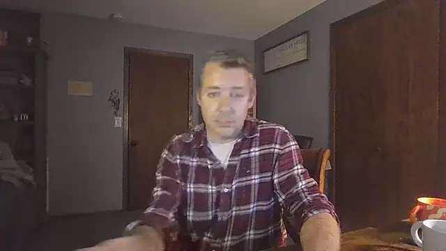 chrisw8140 online show from April 15, 2026, 2:07 am