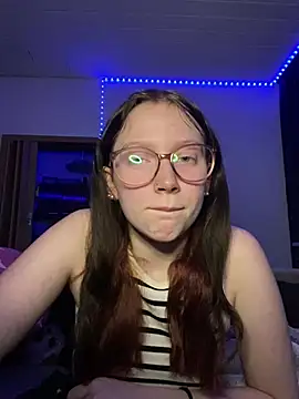 YoungLisaa18 online show from February 5, 2026, 7:51 pm