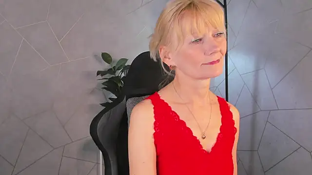 Julie Lucas online show from May 14, 2026, 12:06 am