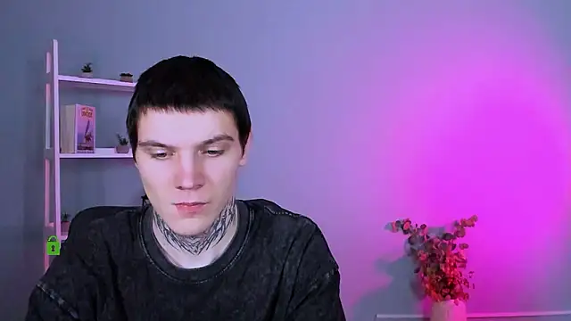 Snapshot of miles_candy chatting on February 10, 2026, 7:51 pm miles candy online show from February 10, 2026, 7:51 pm