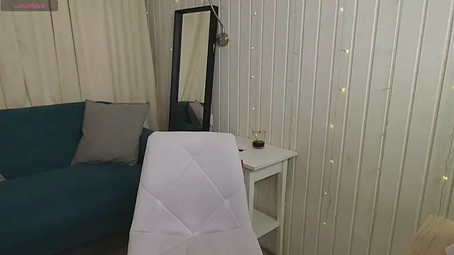 Snapshot of Julies_Lii chatting on February 20, 2026, 1:22 pm Julies Lii online show from February 20, 2026, 1:22 pm