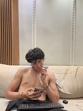 Snapshot of noahx_valko chatting on February 18, 2026, 5:25 am noahx valko online show from February 18, 2026, 5:25 am