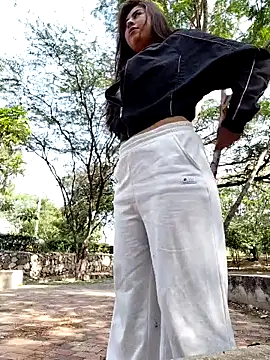 ThamaraGen  online show from February 26, 2026, 1:54 pm