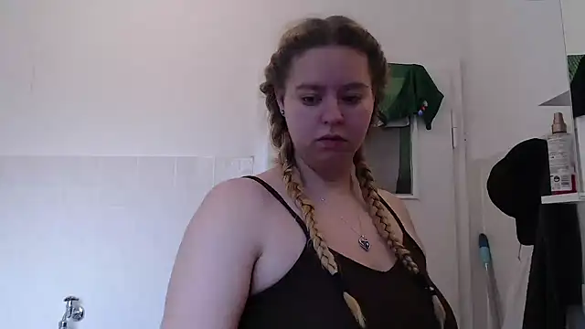 Mia lou05 online show from May 10, 2026, 4:17 am