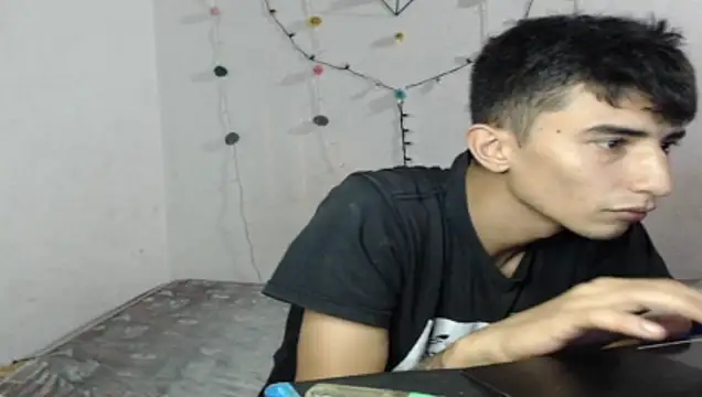 Chloe Candys online show from April 15, 2026, 12:28 am