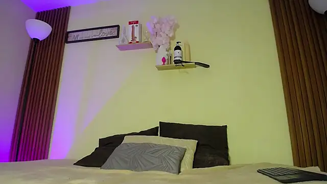 Scarlett ross  online show from February 5, 2026, 2:05 am