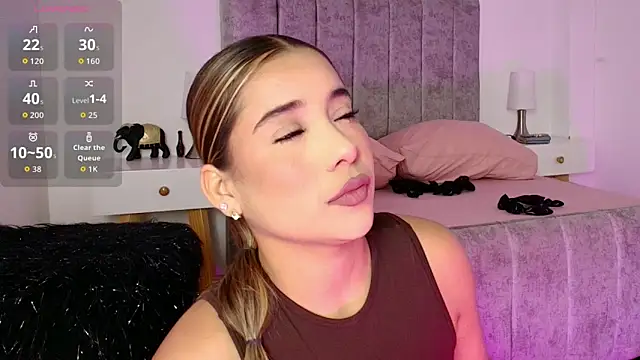 Snapshot of Lucy_Carson_ chatting on February 20, 2026, 3:36 am Lucy Carson online show from February 20, 2026, 3:36 am