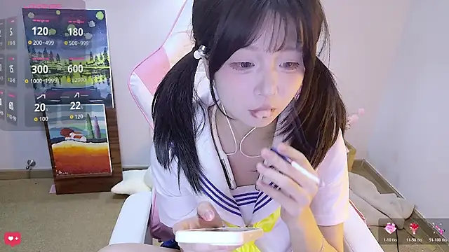 Snapshot of Qiqiiii-05 chatting on June 12, 2026, 11:53 am Qiqiiii-05 online show from June 12, 2026, 11:53 am