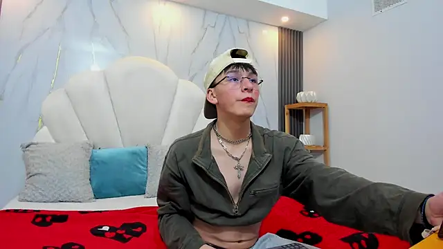 Alexander Collinss online show from February 19, 2026, 3:02 am