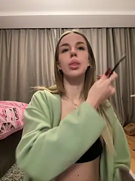 Snapshot of alexa-white chatting on March 4, 2026, 3:34 am alexa-white online show from March 4, 2026, 3:34 am