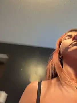 Snapshot of tastemecaroline chatting on March 1, 2026, 7:38 pm tastemecaroline online show from March 1, 2026, 7:38 pm