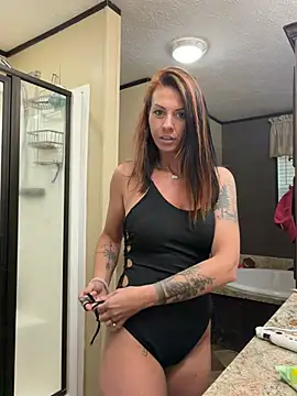 Snapshot of tastemecaroline chatting on March 25, 2026, 10:05 pm tastemecaroline online show from March 25, 2026, 10:05 pm