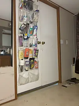 Snapshot of tastemecaroline chatting on April 7, 2026, 2:28 pm tastemecaroline online show from April 7, 2026, 2:28 pm