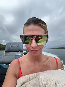 Snapshot of tastemecaroline chatting on April 13, 2026, 4:45 pm tastemecaroline online show from April 13, 2026, 4:45 pm