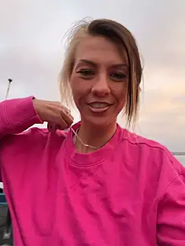 Snapshot of tastemecaroline chatting on April 15, 2026, 11:39 am tastemecaroline online show from April 15, 2026, 11:39 am