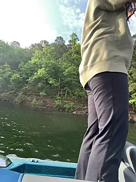 Snapshot of tastemecaroline chatting on April 16, 2026, 1:34 pm tastemecaroline online show from April 16, 2026, 1:34 pm