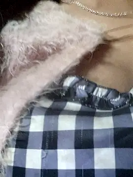 miumiu sexy2x online show from March 6, 2026, 1:35 am