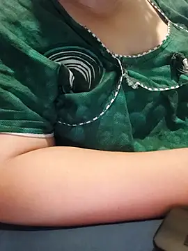 Snapshot of TamilDreamgirl08 chatting on March 28, 2026, 12:43 am TamilDreamgirl08 online show from March 28, 2026, 12:43 am