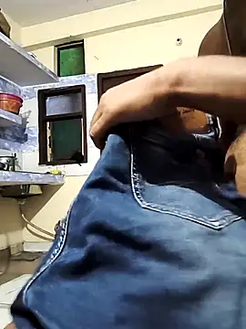 Hottlund6 online show from April 1, 2026, 3:07 am