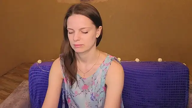 RoseWaulhgberg online show from April 9, 2026, 1:38 am