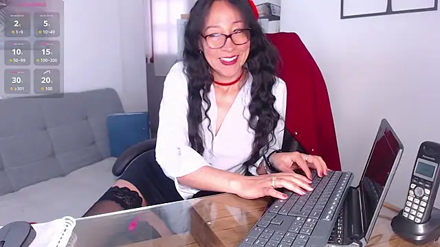 Snapshot of loretta_fraser chatting on May 4, 2026, 1:07 pm loretta fraser online show from May 4, 2026, 1:07 pm