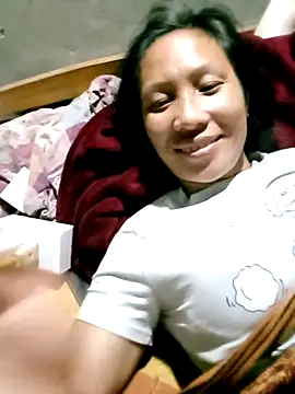 Snapshot of Diana-02 chatting on February 19, 2026, 10:50 pm Diana-02 online show from February 19, 2026, 10:50 pm