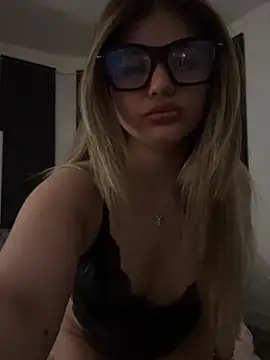 LilaMason online show from April 4, 2026, 10:07 pm