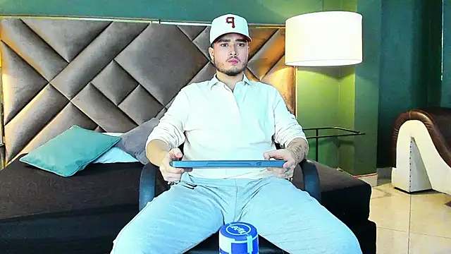 Snapshot of Salvattore_Muller chatting on February 10, 2026, 6:06 am Salvattore Muller online show from February 10, 2026, 6:06 am