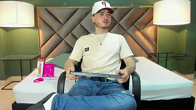 Snapshot of Salvattore_Muller chatting on February 23, 2026, 8:44 am Salvattore Muller online show from February 23, 2026, 8:44 am