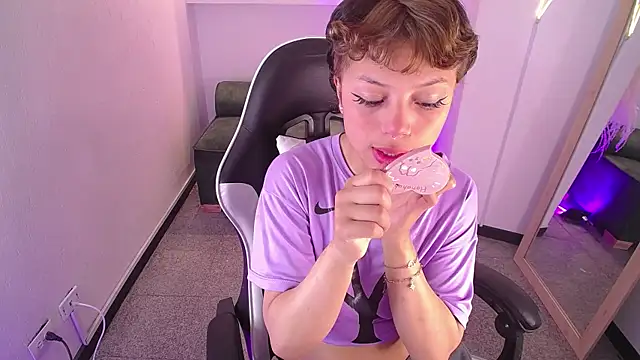 Snapshot of melodyy_as chatting on January 17, 2026, 12:32 pm melodyy as online show from January 17, 2026, 12:32 pm