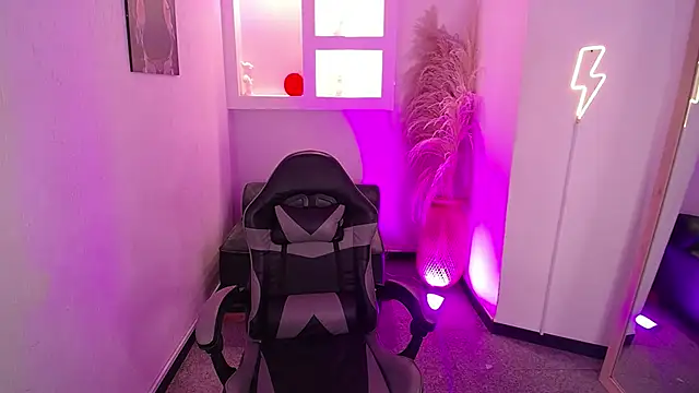 Snapshot of melodyy_as chatting on February 18, 2026, 12:34 pm melodyy as online show from February 18, 2026, 12:34 pm