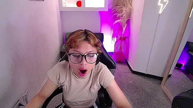 Snapshot of melodyy_as chatting on February 21, 2026, 12:39 pm melodyy as online show from February 21, 2026, 12:39 pm