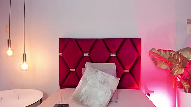 TessaMonroee online show from February 5, 2026, 6:12 pm