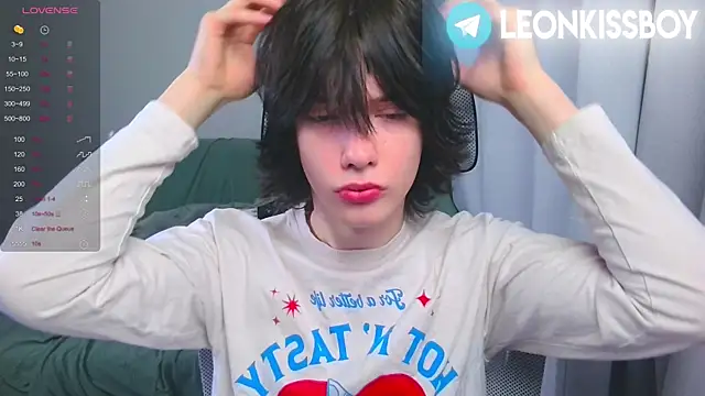 LeonBoykisser online show from April 10, 2026, 7:07 pm