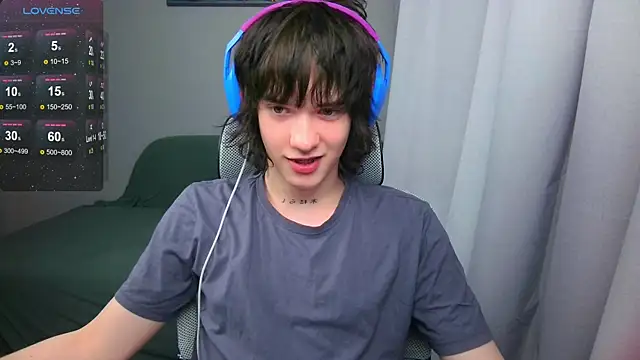 Snapshot of LeonBoykisser chatting on May 8, 2026, 5:40 pm LeonBoykisser online show from May 8, 2026, 5:40 pm