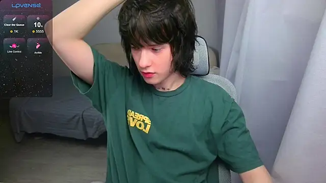Snapshot of LeonBoykisser chatting on May 9, 2026, 3:50 pm LeonBoykisser online show from May 9, 2026, 3:50 pm