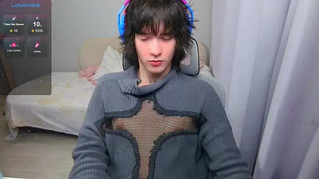 Snapshot of LeonBoykisser chatting on May 11, 2026, 7:22 pm LeonBoykisser online show from May 11, 2026, 7:22 pm
