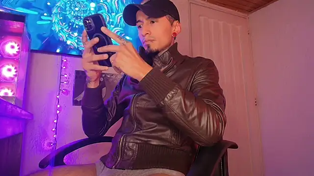 pauldocux  online show from January 16, 2026, 2:26 am