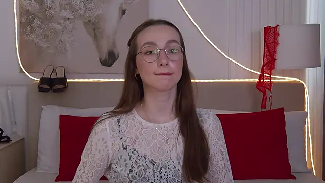 Emily Simon online show from April 16, 2026, 5:19 am