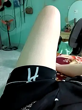 lylinhjim online show from March 1, 2026, 9:17 pm