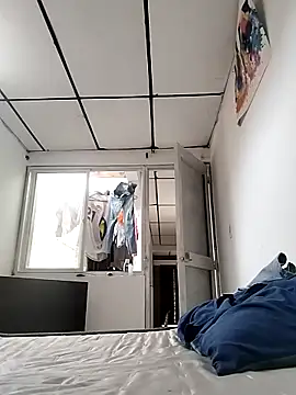 Snapshot of Dulce999 chatting on February 8, 2026, 9:40 pm Dulce999 online show from February 8, 2026, 9:40 pm