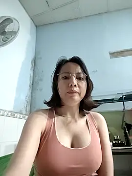 Snapshot of Famrita chatting on February 8, 2026, 12:36 am Famrita online show from February 8, 2026, 12:36 am