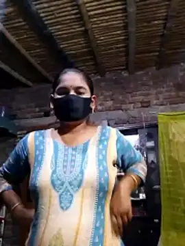 Hot Sweeti online show from April 12, 2026, 9:31 pm