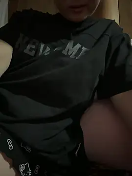 Donna9696 online show from April 7, 2026, 1:11 pm