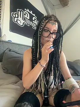 Snapshot of demonLamia chatting on June 15, 2026, 1:24 pm demonLamia online show from June 15, 2026, 1:24 pm