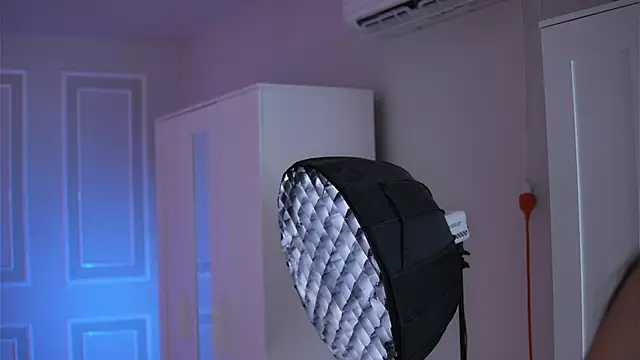 SammiMonroe online show from April 7, 2026, 4:13 am